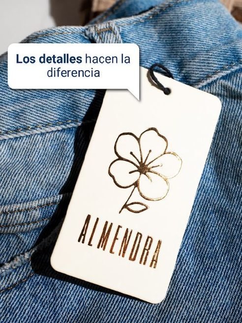 Etiqueta colgante en un jean